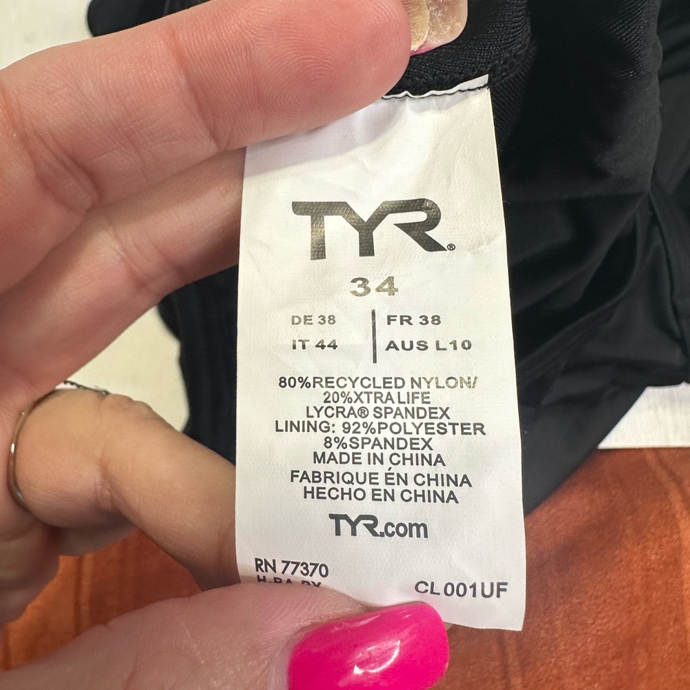 TYR Solid Diamondfit Black One Piece Swimsuit Size 34 NWT Chlorine Resist - Picture 7 of 10